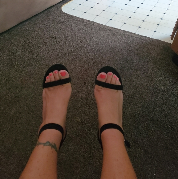 Suede Black strap heels - Picture 6 of 6